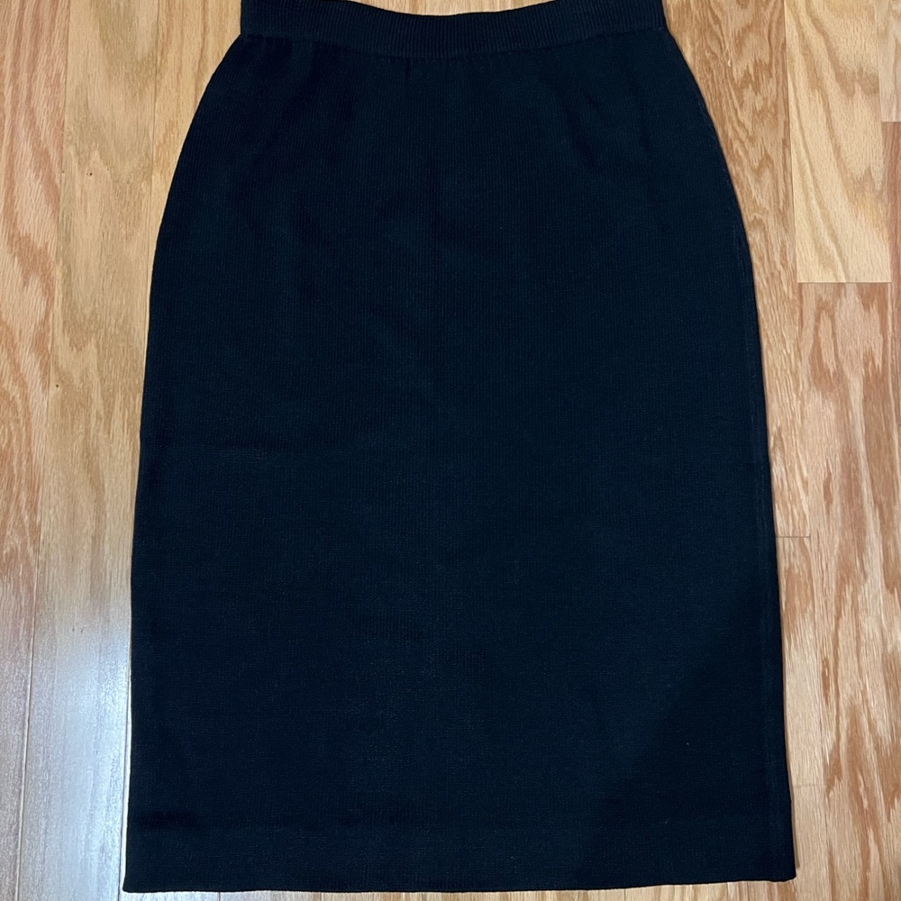 St. John Black Pencil Skirt Knee-Length Workwear